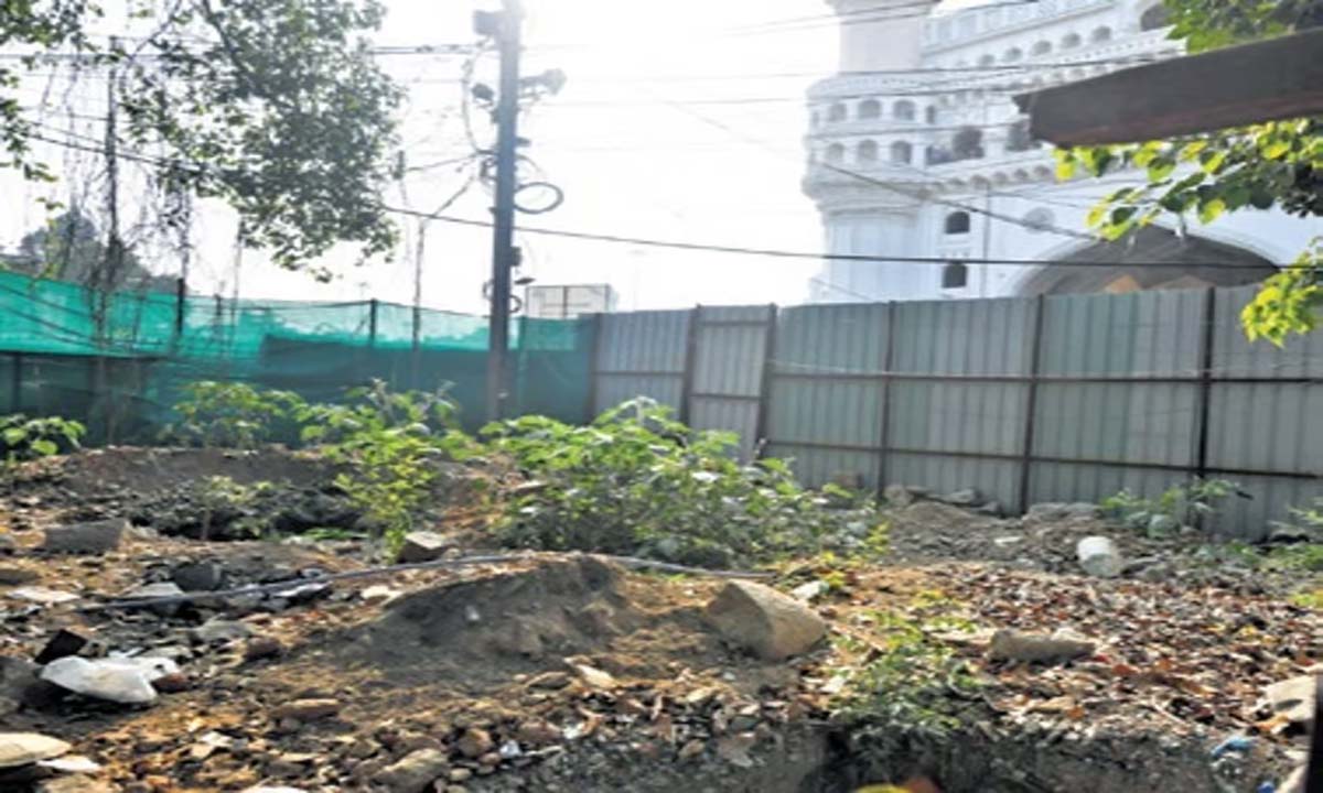 Hyderabad: चारमीनार विजिटर्स प्लाजा में बाधा आई