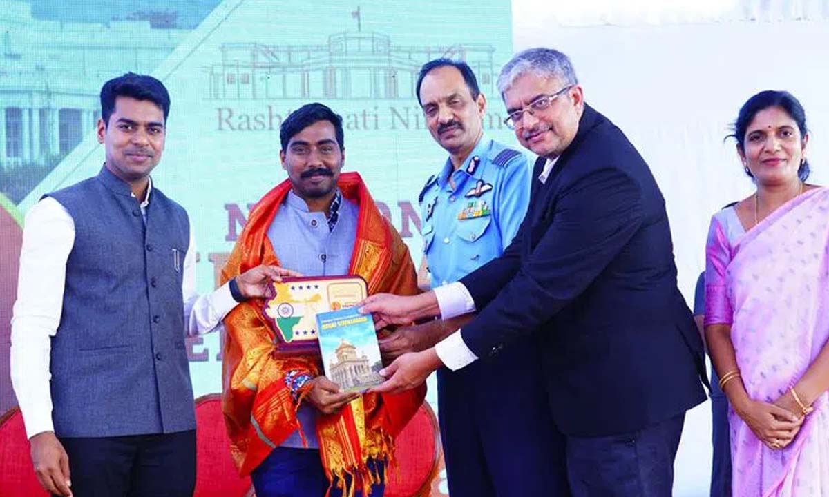 Bollaram: राष्ट्रपति भवन में राष्ट्रीय युवा दिवस समारोह, दीपक को यंग अचीवर के रूप में सम्मानित किया