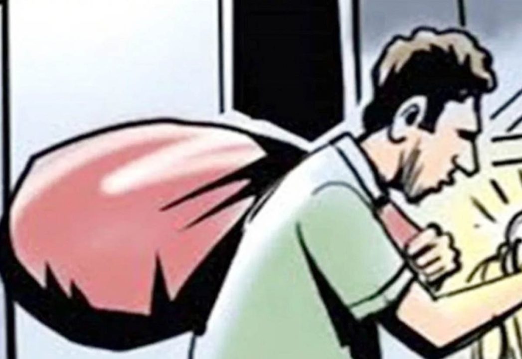 बैखौफ चोरों ने दो प्रतिष्ठानों से उड़ाई लाखों रुपये की नगदी