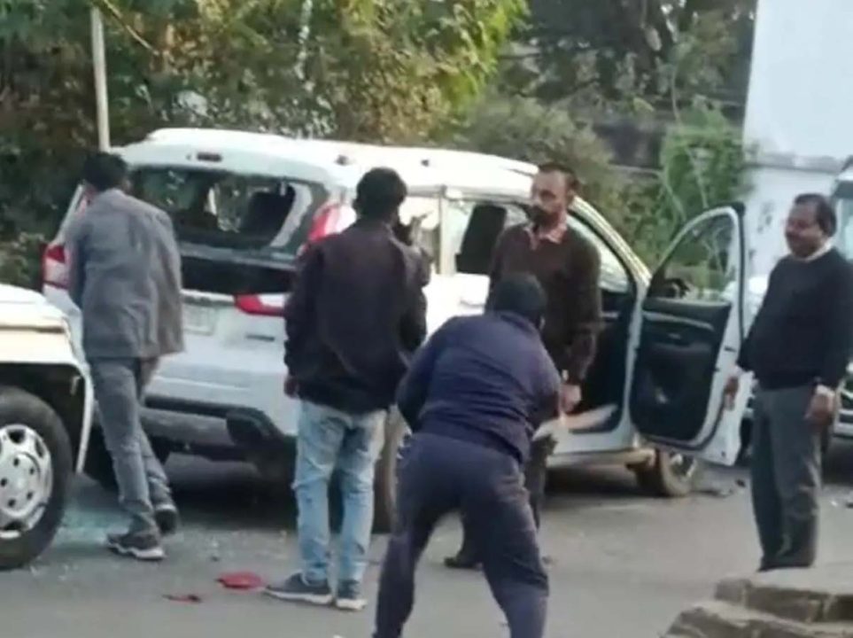 मुख्यमंत्री ने SDM को किया एसडीएम, ओवरटेक करने पर बौखलाए, गुंडागर्दी का वीडियो वायरल