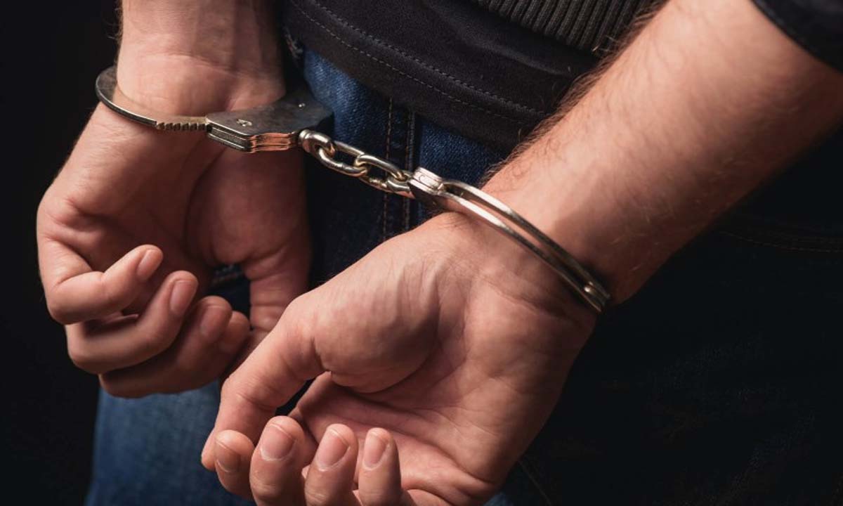 भारत-बांग्लादेश सीमा पर सोने की छड़ें और ईंटें जब्त, एक गिरफ्तार