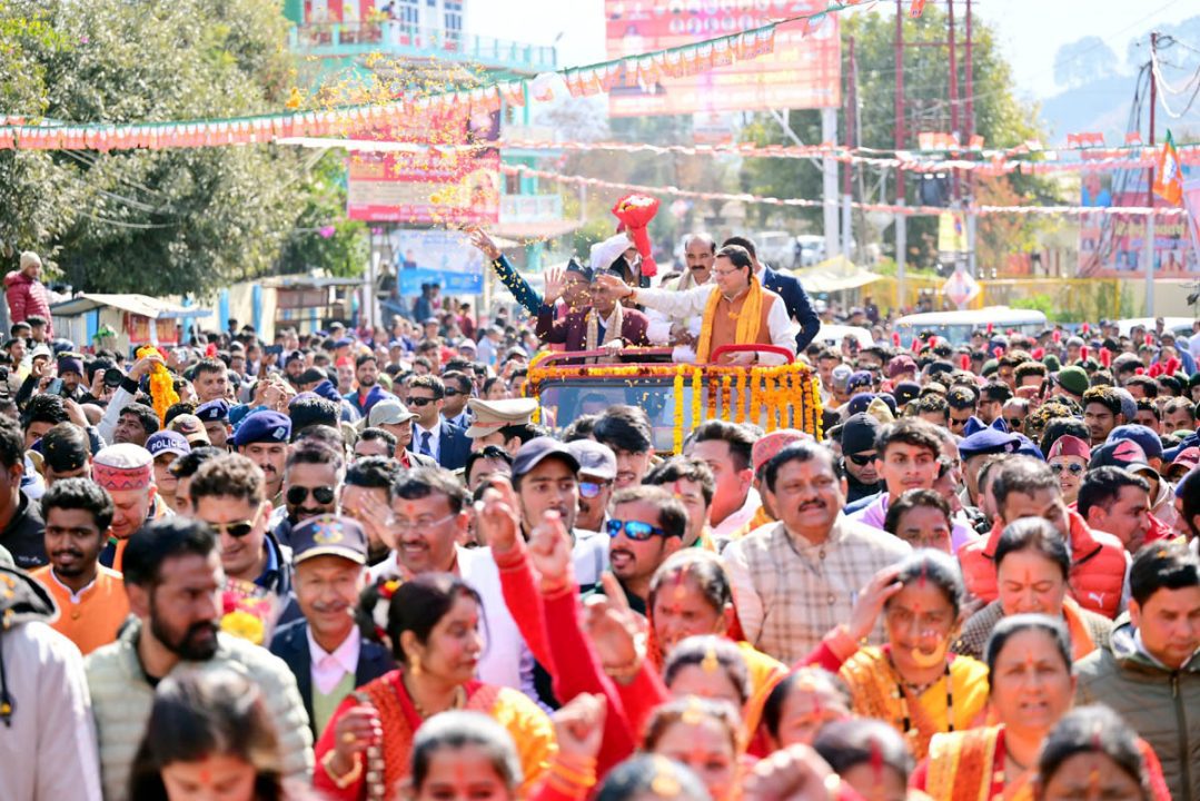 CM धामी स्पोर्ट्स स्टेडियम से देव सिंह मैदान तक आयोजित रोड शो किया प्रतिभाग