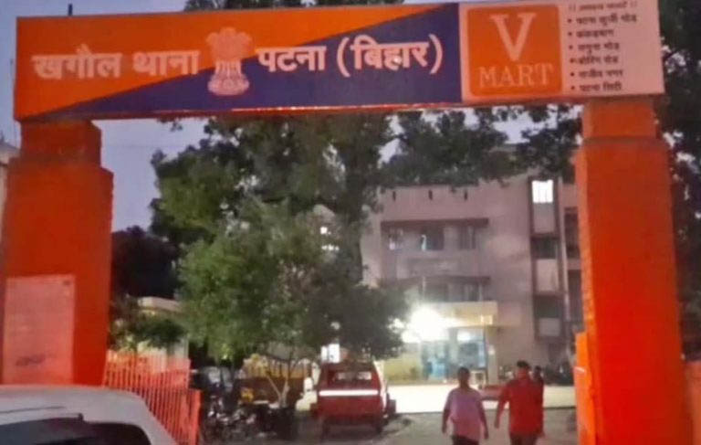 रेलवे क्वार्टर से महिला का शव बरामद
