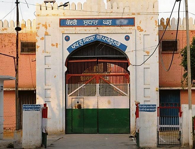 Punjab : फिरोजपुर जेल फोन कॉल मामले में फरार जेल अधिकारी सहित तीन और गिरफ्तार