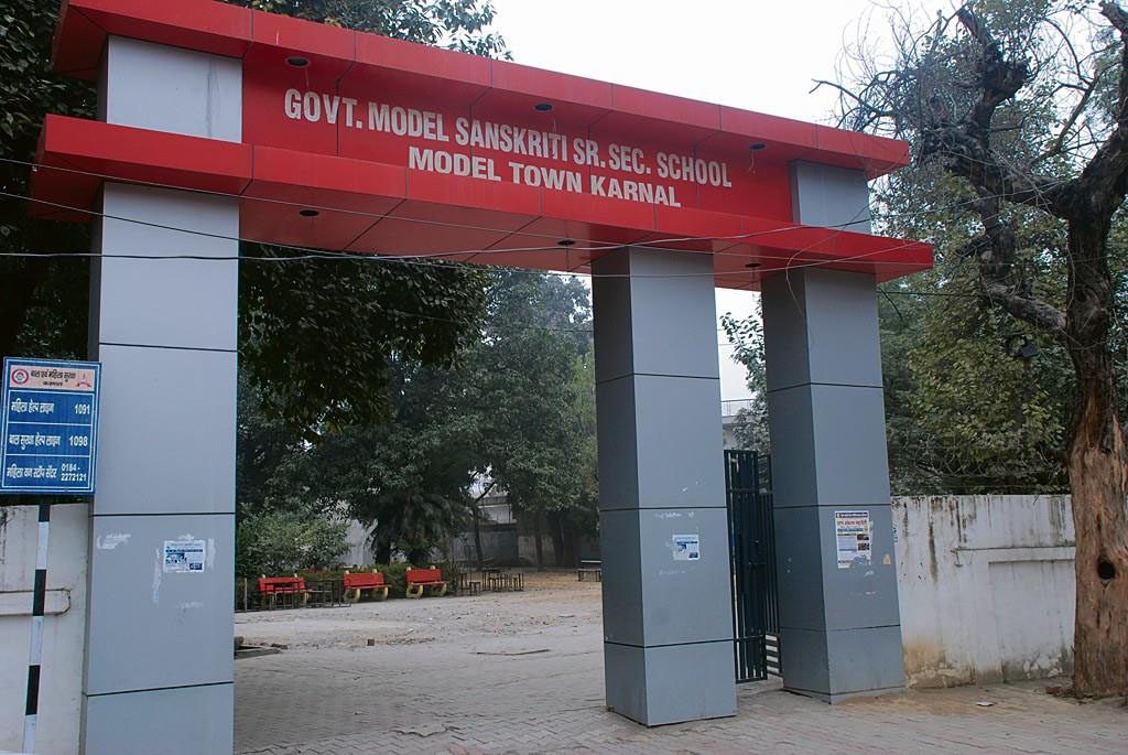 Haryana : साल दर साल 2 शिफ्टों में संचालित होता है सरकारी मॉडल संस्कृति स्कूल
