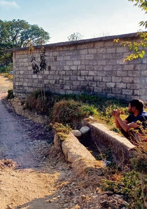 Himachal : कांगड़ा जिले में शुष्क मौसम, क्षतिग्रस्त नहर से किसान चिंतित