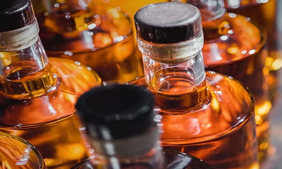 कथित ट्रेडमार्क उल्लंघन मामले में व्हिस्की की बोतलें सुप्रीम कोर्ट के सामने रखी गईं