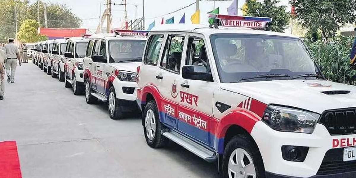 चलती पुलिस वैन से कूदा, कई अस्पतालों में भर्ती करने से इनकार, तोड़ा दम