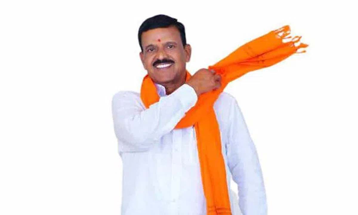 Narsapur: नगरपालिका अध्यक्ष मुरली यादव ने इस्तीफा दिया