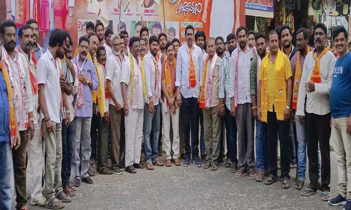 जन सेना-टीडीपी नेता संयुक्त घोषणापत्र को देते हैं बढ़ावा