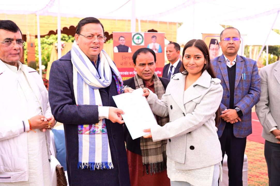 वन विकास निगम और उच्च शिक्षा विभाग विभाग में चयनित अभियर्थियों को प्रदान किए गए नियुक्ति पत्र