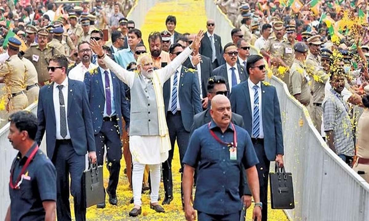 त्रिशूर रैली में महिला हस्तियों ने पीएम मोदी के साथ सेंटर स्टेज साझा किया