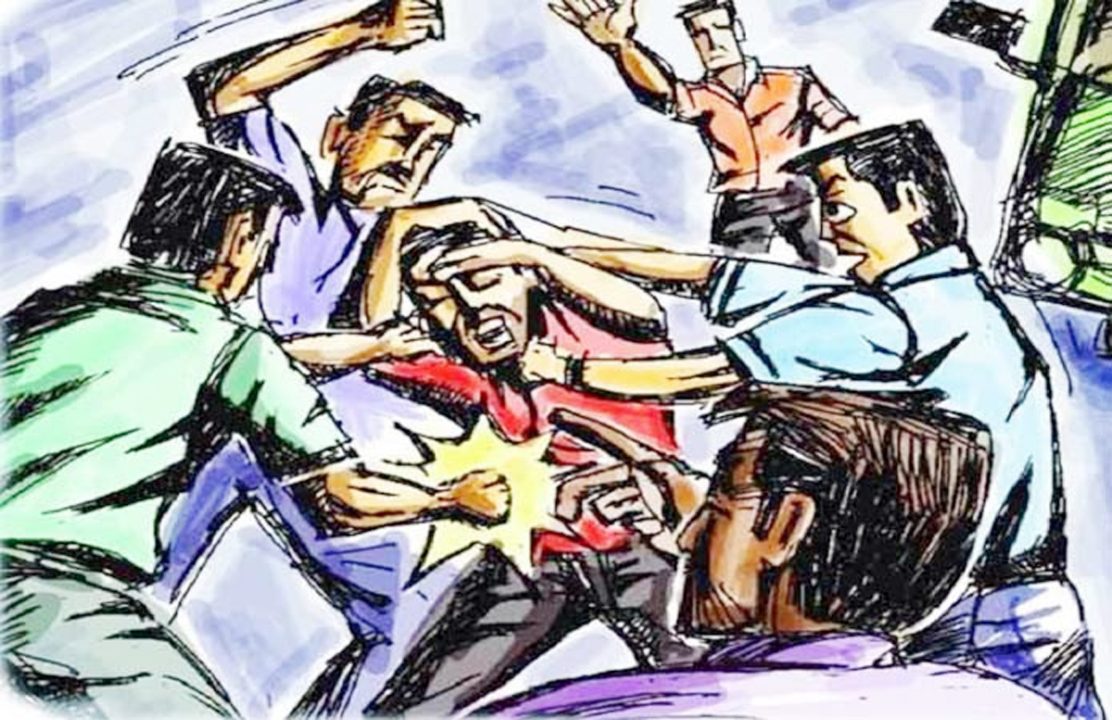 मौसा-मौसी ने युवक पर किया जानलेवा हमला, हालत गंभीर