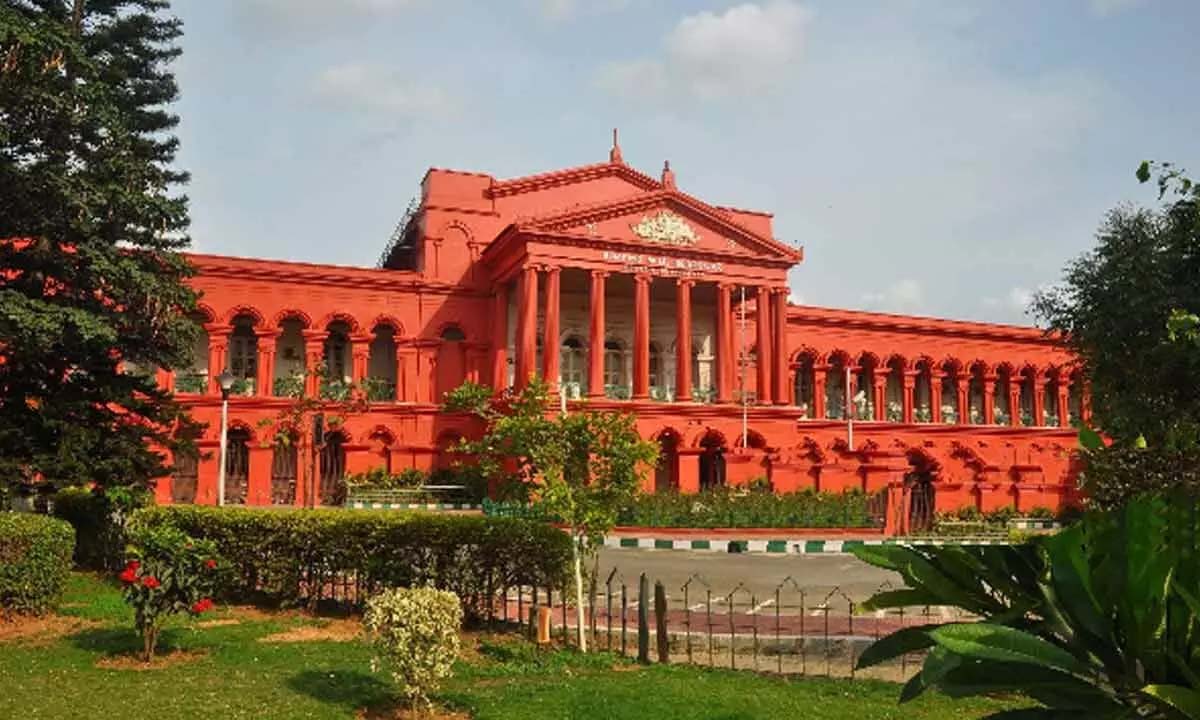 Bengaluru: HC ने याचिकाओं को बड़ी बेंच को भेजा