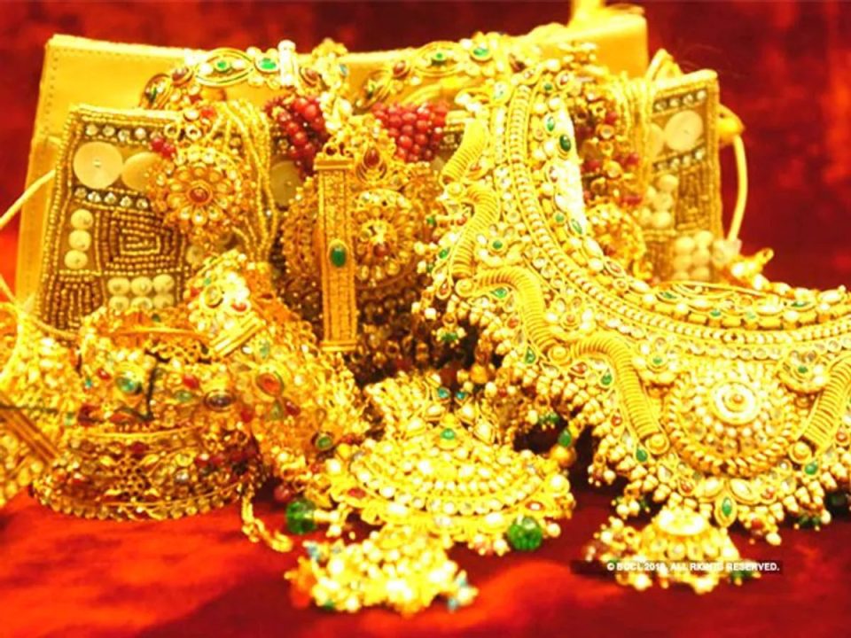 Business : भारत में आज 24 कैरेट, 22 कैरेट की सोने की कीमतें लगातार दूसरे दिन अपरिवर्तित रहीं