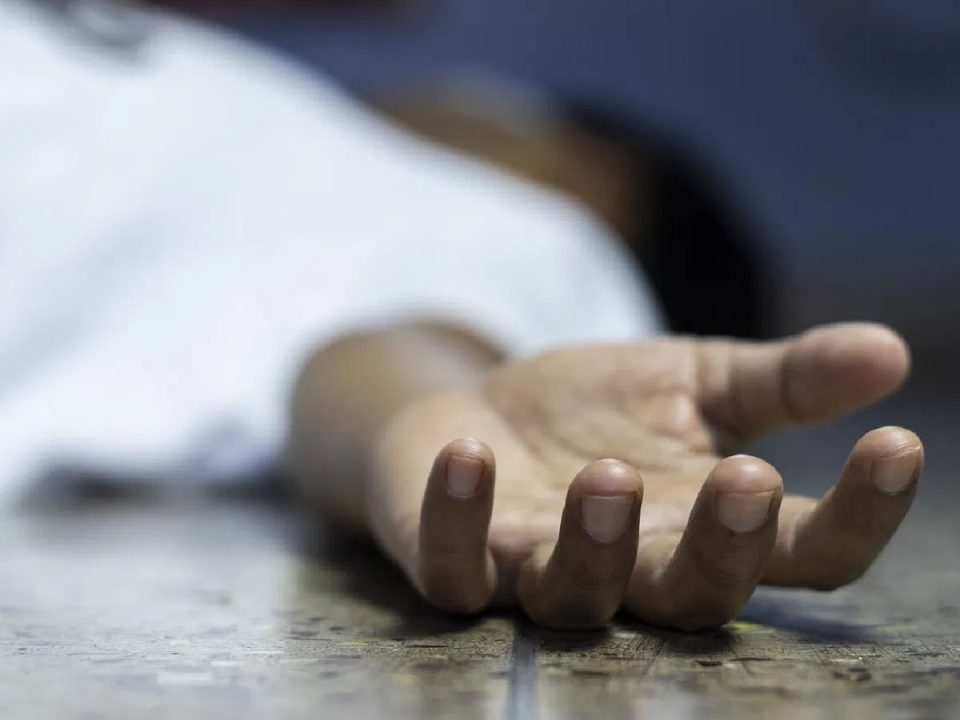 Meghalaya : बिजली के खंभे से लटका मिला व्यक्ति