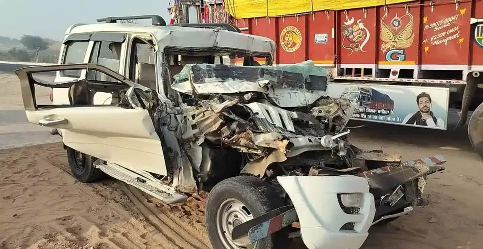सड़क हादसे में 3 लोगों की दर्दनाक मौत