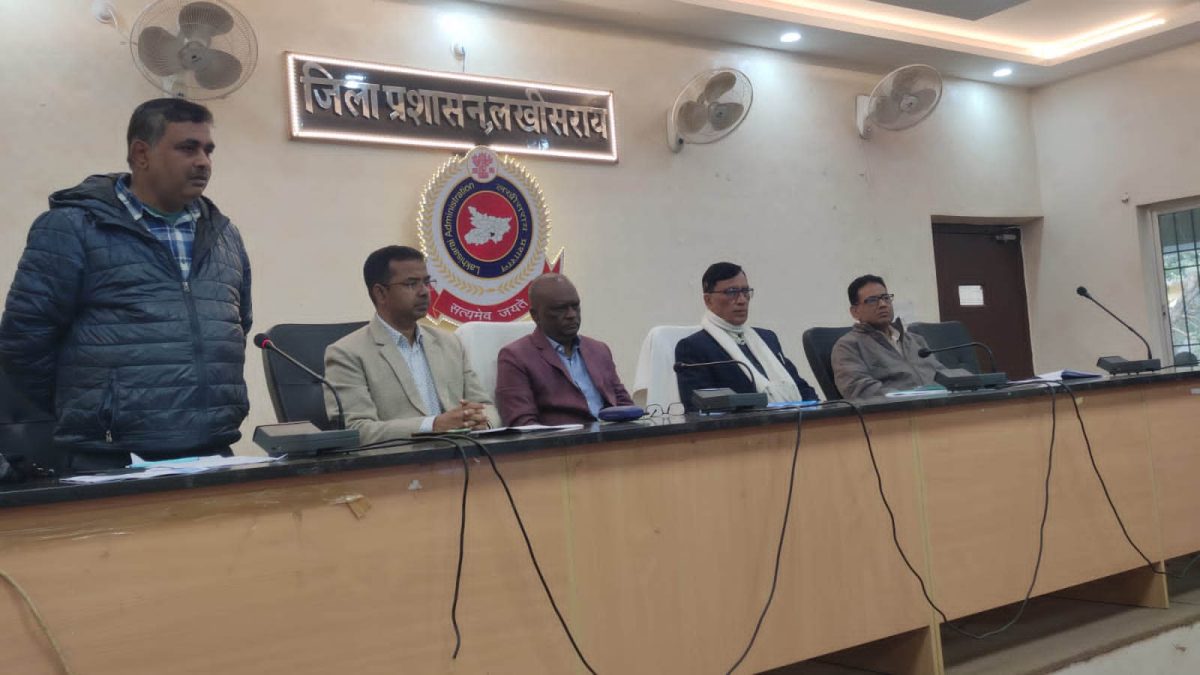 डीएम ने की स्वास्थ्य विभाग की मासिक समीक्षा बैठक