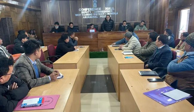 Arunachal: डीईओ ने अधिकारियों को मतदान केंद्रों का दौरा करने को कहा