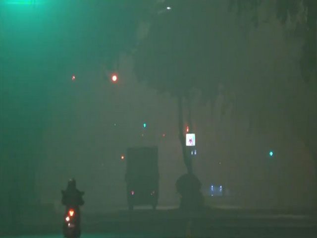 Delhi : घने कोहरे के कारण उड़ानों का परिचालन बाधित, 22 ट्रेनें विलंबित
