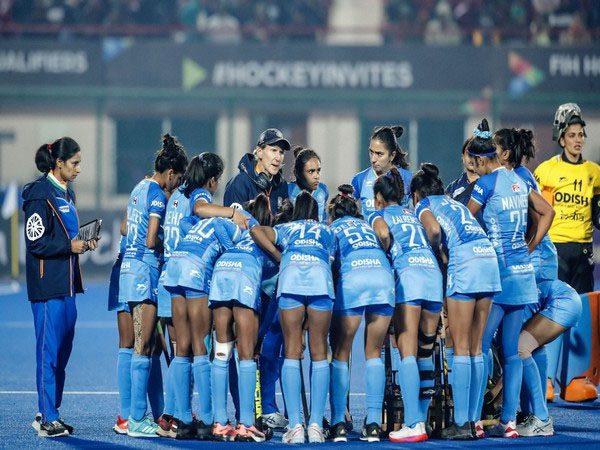 Sports : भारतीय महिला हॉकी टीम एफआईएच प्रो लीग 2023/24 के लिए भुवनेश्वर पहुंची