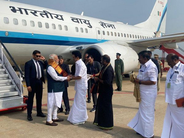 Tamil Nadu : तिरुचिरापल्ली पहुंचे पीएम मोदी, तमिलनाडु के सीएम स्टालिन ने किया स्वागत