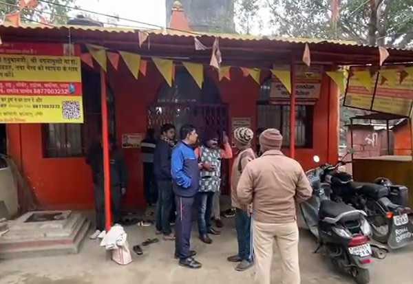 Ranchi: बरियातू स्थित मंदिर में अज्ञात चोरों ने चोरी की घटना को दिया अंजाम, सीसीटीवी फुटेज खंगाल रही पुलिस