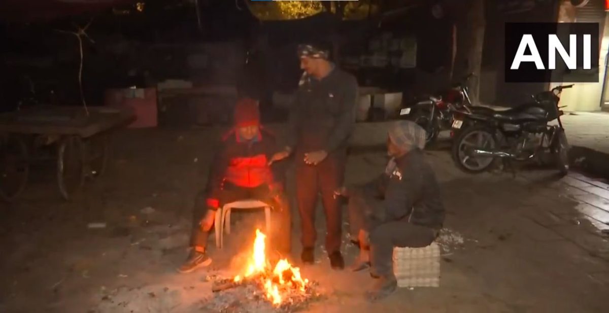 Delhi : दिल्ली, एनसीआर के कुछ हिस्सों में कोहरा, अगले कुछ दिनों तक अत्यधिक ठंड जारी रहने की संभावना