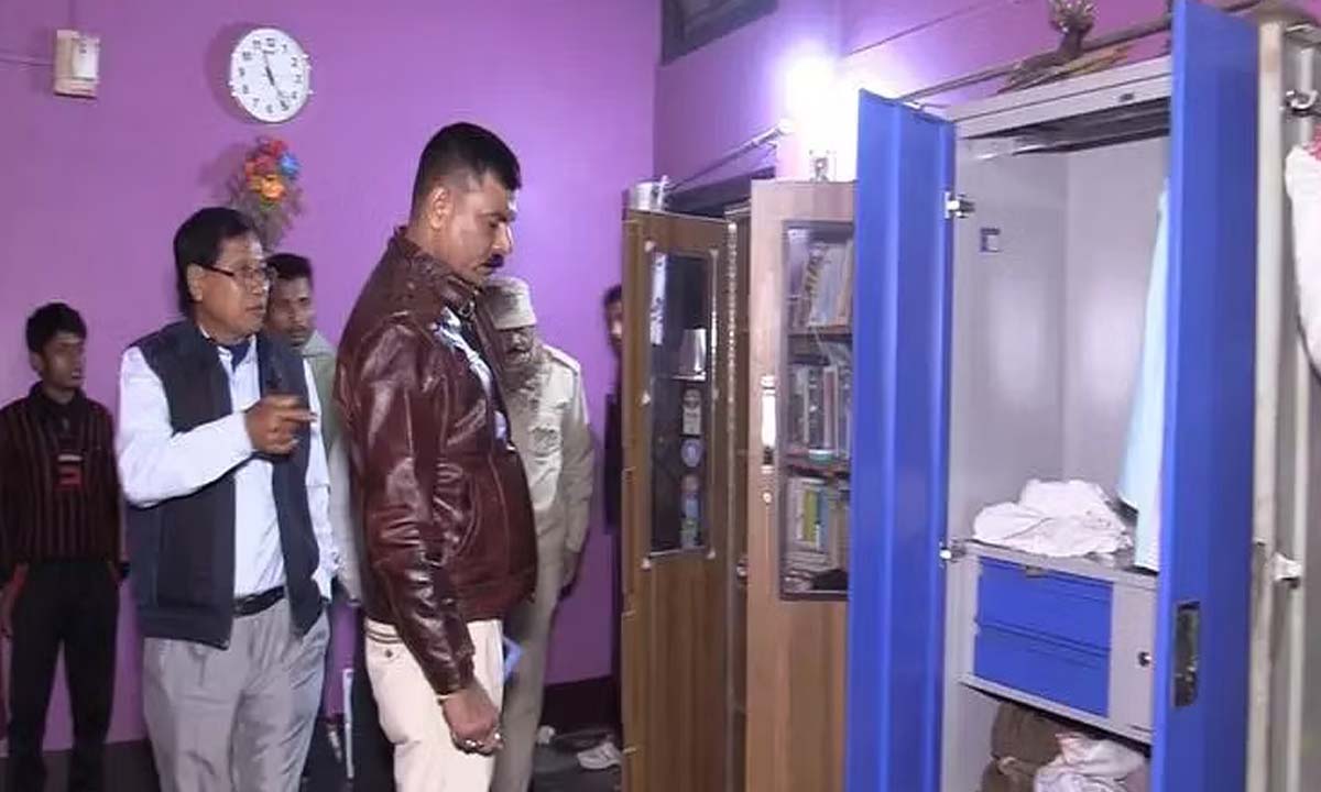 Assam: सेवानिवृत्त शिक्षक के घर में घुसे लुटेरे, कीमती सामान चुराए