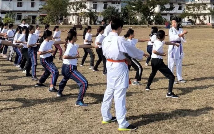 Arunachal : पूर्वी सियांग पुलिस ने आत्मरक्षा कार्यशाला आयोजित की
