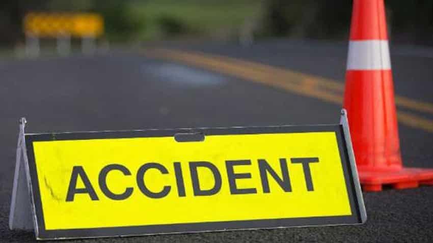 30 फ़ीट गहरी खाई में गिरा पिकअप, हादसे में 2 की मौत