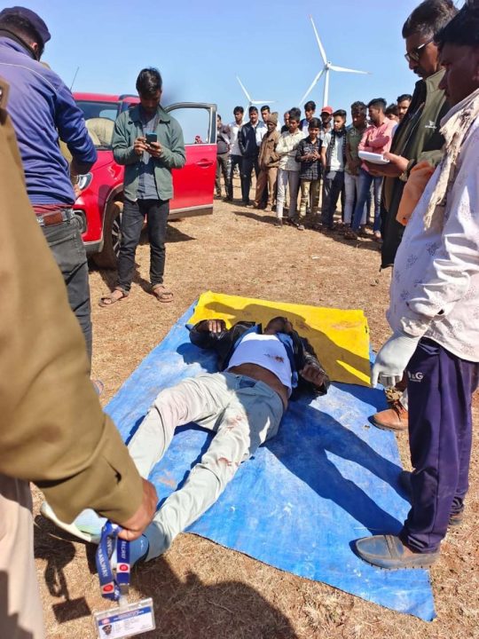 रेलवे इंजीनियर का कार में मिला शव, हत्या की आशंका