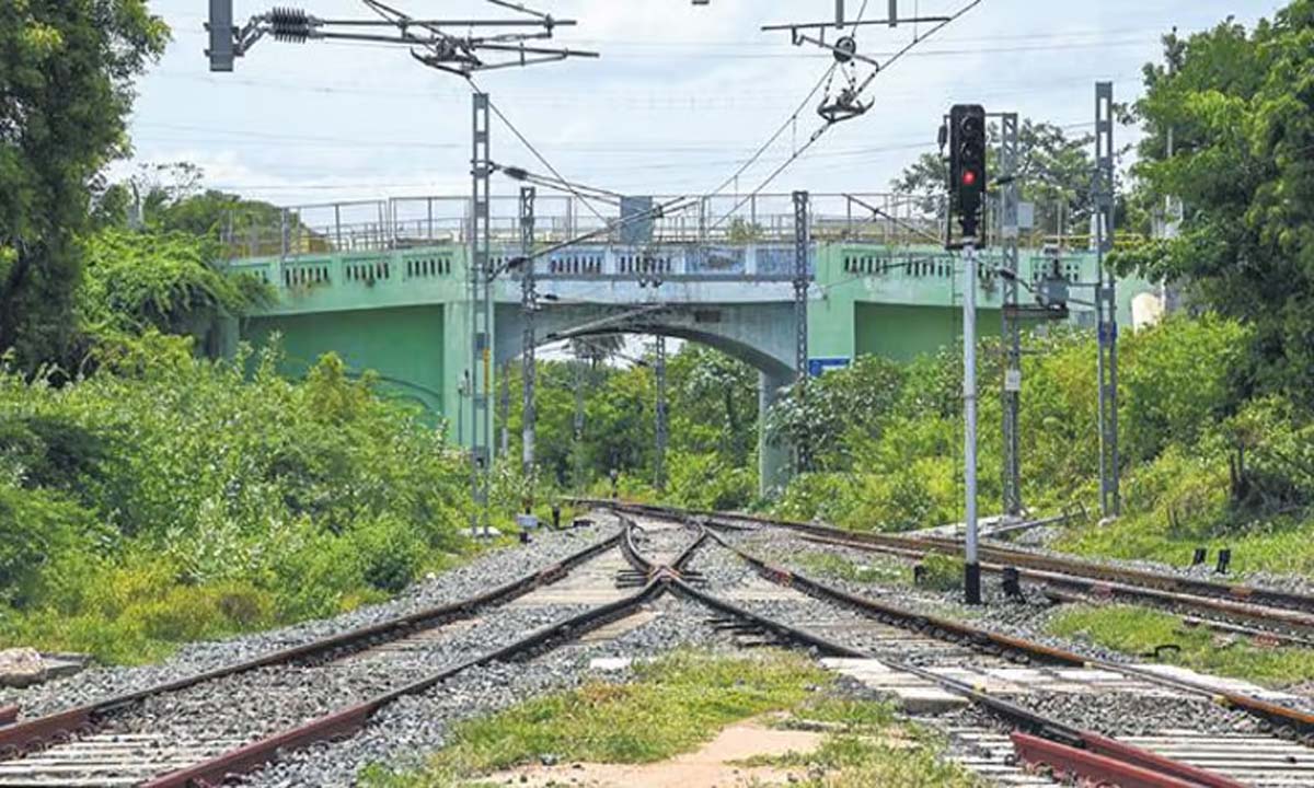 Tamil Nadu: वज़ैथोट्टम के स्थानीय लोग रेलवे ओवरब्रिज की तलाश में