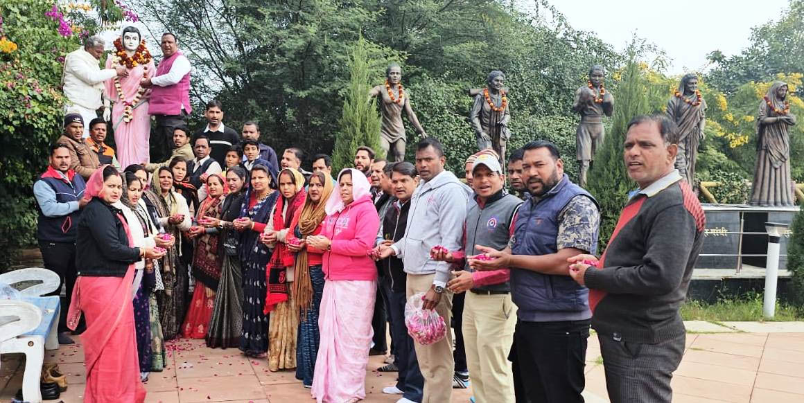 सावित्रीबाई फुले ने नारी शिक्षा की ज्योति जगाई उसे निरंतर आगे बढ़ाना