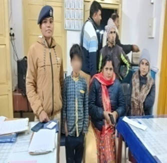 नाबालिग बालक को आरपीएफ ने सेंटर के प्रबंधक को सौंपा