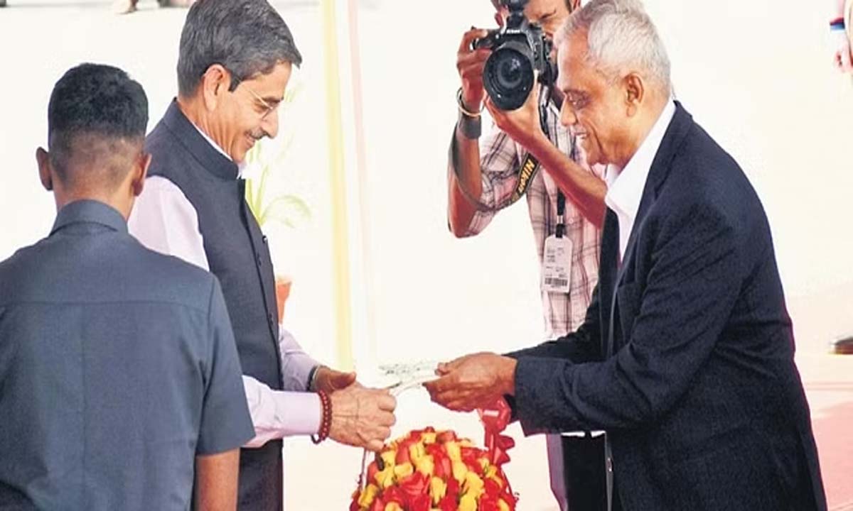Tamil Nadu: राज्यपाल ने जमानत पर रिहा होकर पेरियार विश्वविद्यालय के वीसी से मुलाकात की