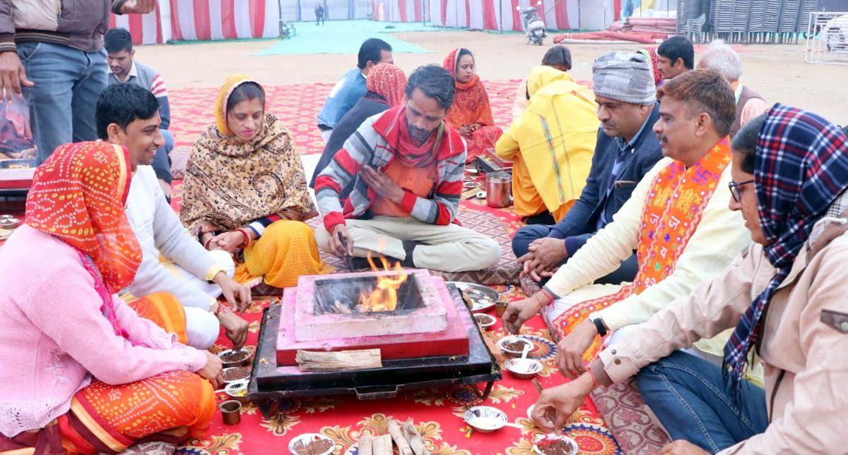 मोदी ग्राउंड से निकली विशाल 108 बैलगाड़ी की यात्रा के साथ चित्रकूट धाम में हरित संगम मेला शुरू