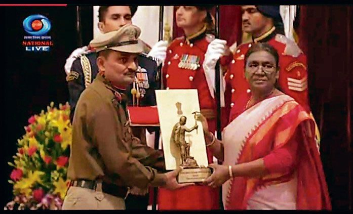 Himachal : राष्ट्रपति द्रौपदी मुर्मू ने कांगड़ा के प्रवीण तेनजिंग नोर्गे को राष्ट्रीय साहसिक पुरस्कार से सम्मानित किया