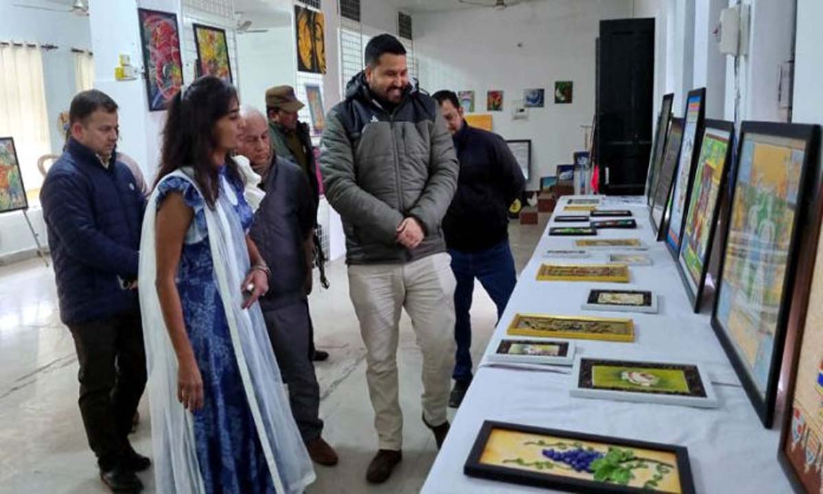 महित फाइन आर्ट गैलरी में शीतल सर्वल्या की कृतियाँ हैं प्रदर्शित