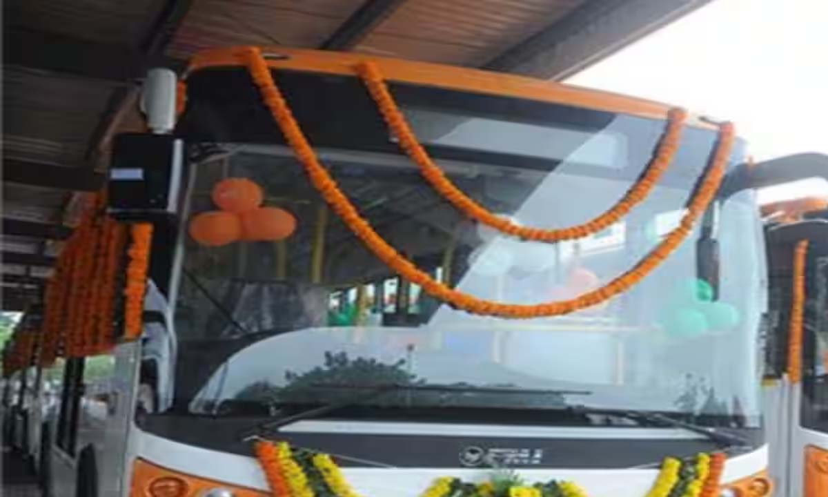 स्मार्ट सिटी बस परियोजना की गति धीमी हो गई