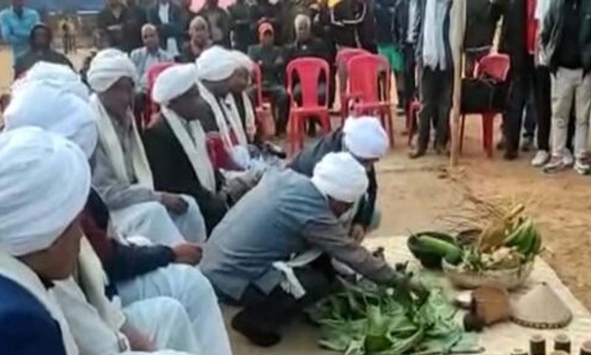 रेड मारवेट वार्षिक सोहजेर अनुष्ठानों की करता है तैयारी