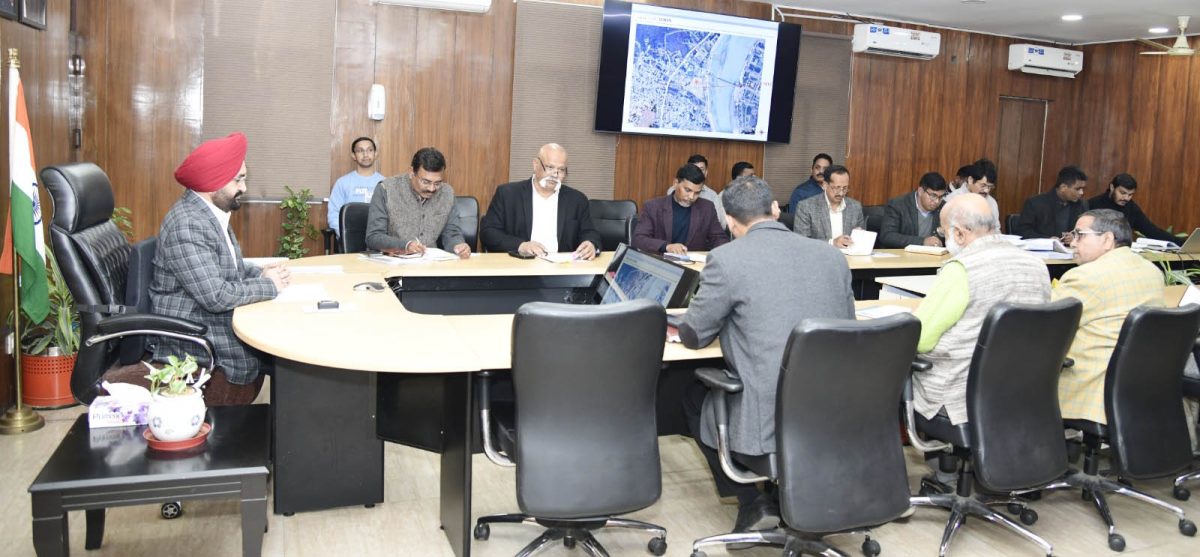 मुख्य सचिव ने स्पोर्ट्स स्टेडियम के सम्बन्ध में वित्त व्यय समिति की ली बैठक