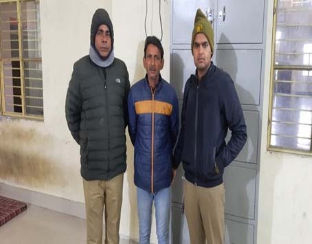 पुलिस द्वारा वांछित अभियुक्त गिरफ्तार