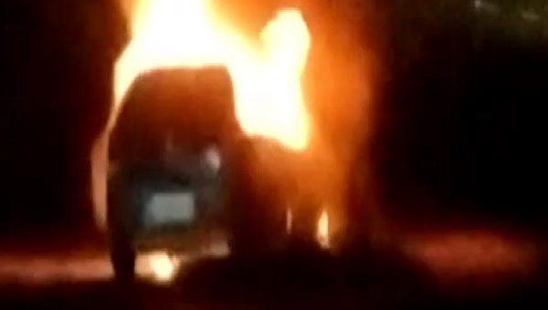 Ranchi : तुपुदाना में डिवाइडर से टकराने के बाद कार में लगी आग