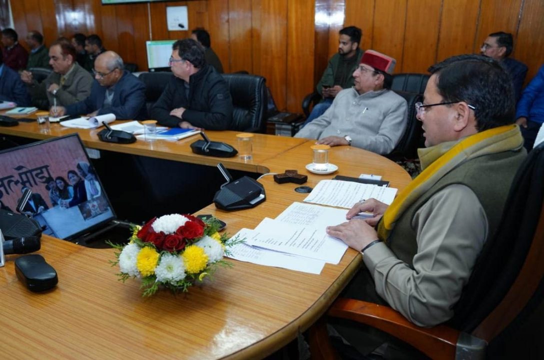 CM धामी विकसित भारत संकल्प यात्रा के 12 लाभार्थियों से किया संवाद