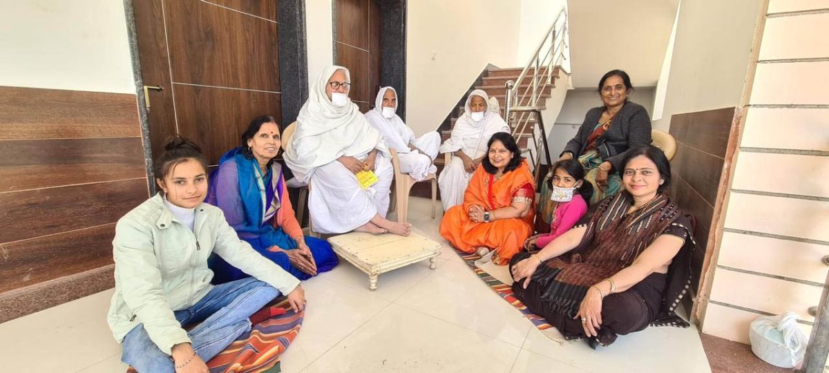 जैन कॉन्फ्रेंस महिला शाखा पदाधिकारियों ने सोजत एवं ताल में किए गुरू दर्शन, की धर्मचर्चा