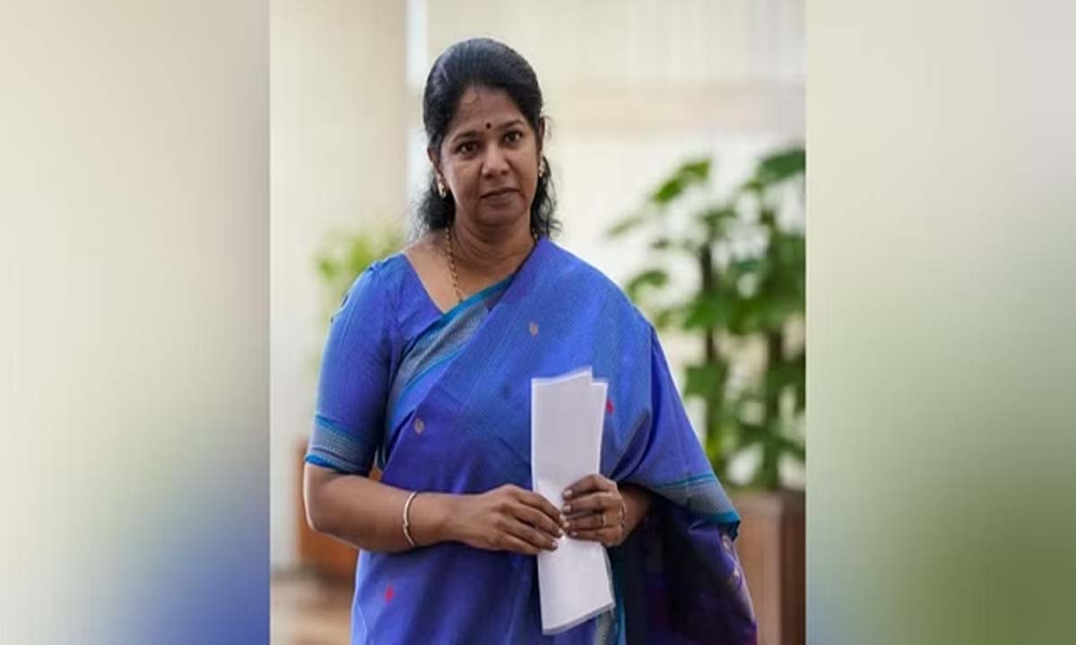 Thoothukudi: सांसद कनिमोझी ने बाढ़ प्रभावित लोक कलाकारों के लिए नए वाद्ययंत्रों का वादा किया