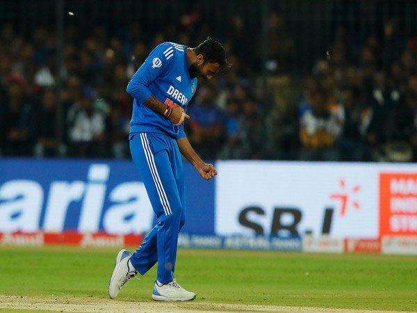 Sports : अक्षर पटेल ने 200 टी20 विकेट पूरे किए, रवींद्र जड़ेजा के साथ शामिल हुए