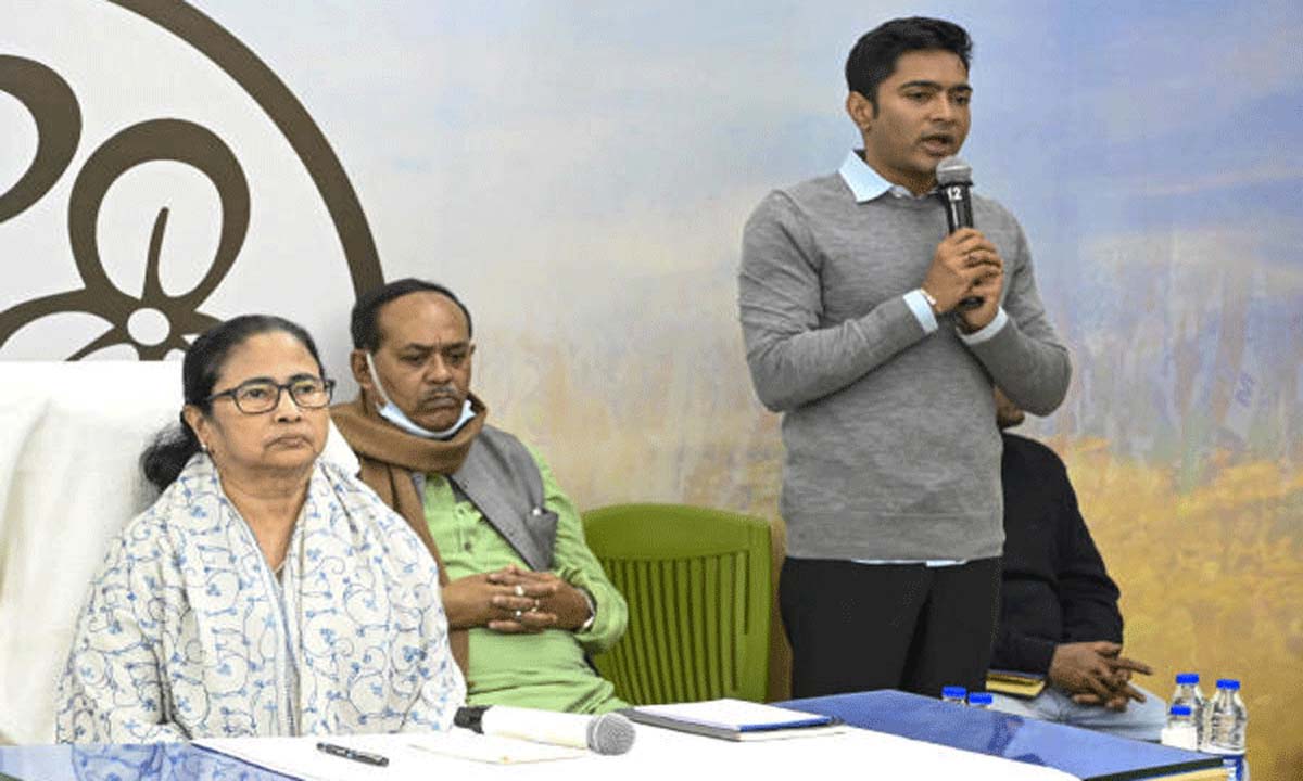 Murshidabad: ममता बनर्जी ने तृणमूल नेताओं से अधीर रंजन चौधरी के क्षेत्र में 'आगे बढ़ने' को कहा