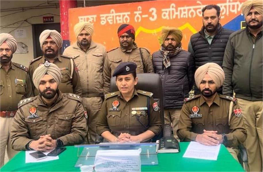 नाकाबंदी दौरान पुलिस ने 2 नशा तस्करों को किया काबू